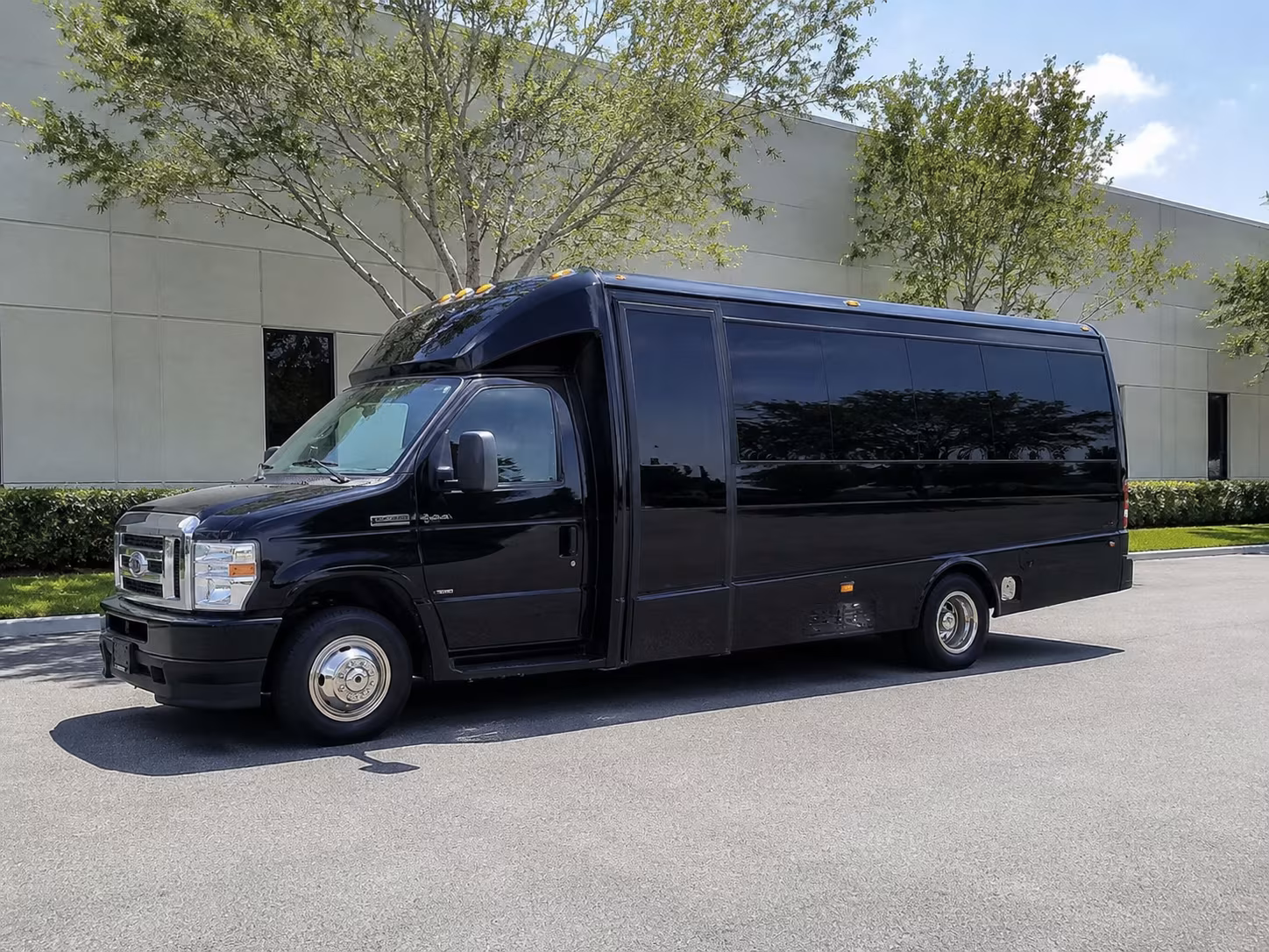 Shreveport Airport Shuttle & Transportation party bus exterior
