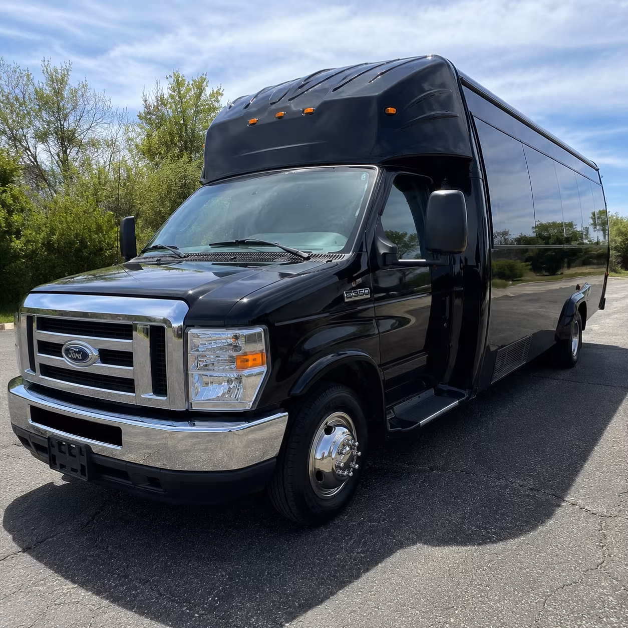 Shreveport Birthday, Sweet 16, & Quinceañera Transportation party bus exterior