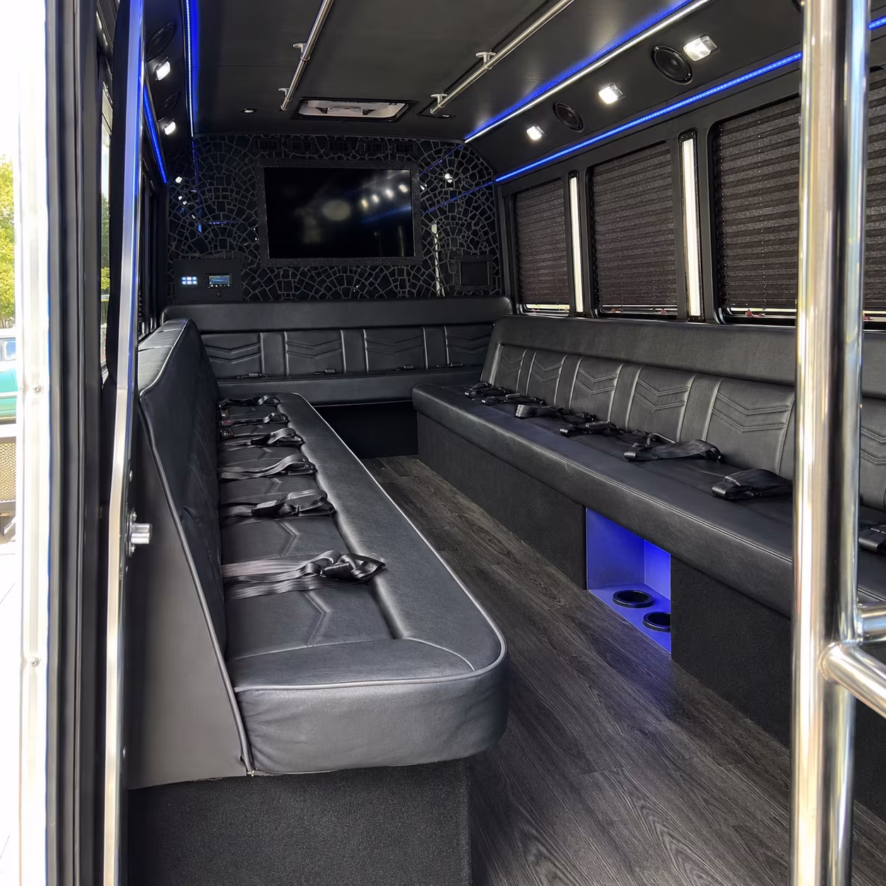 Shreveport Winery Tour & Pub Crawl Transportation party bus exterior